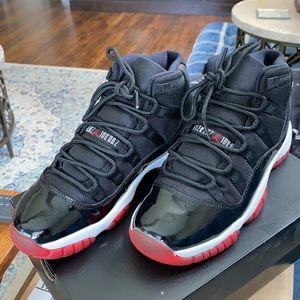 Air Jordan 11 Retro W/ Box (Boys 6y or Woman’s 8)